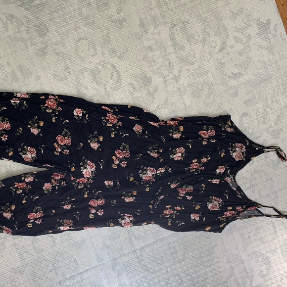 Forever 21 black floral jumpsuit - Picture 2 of 5